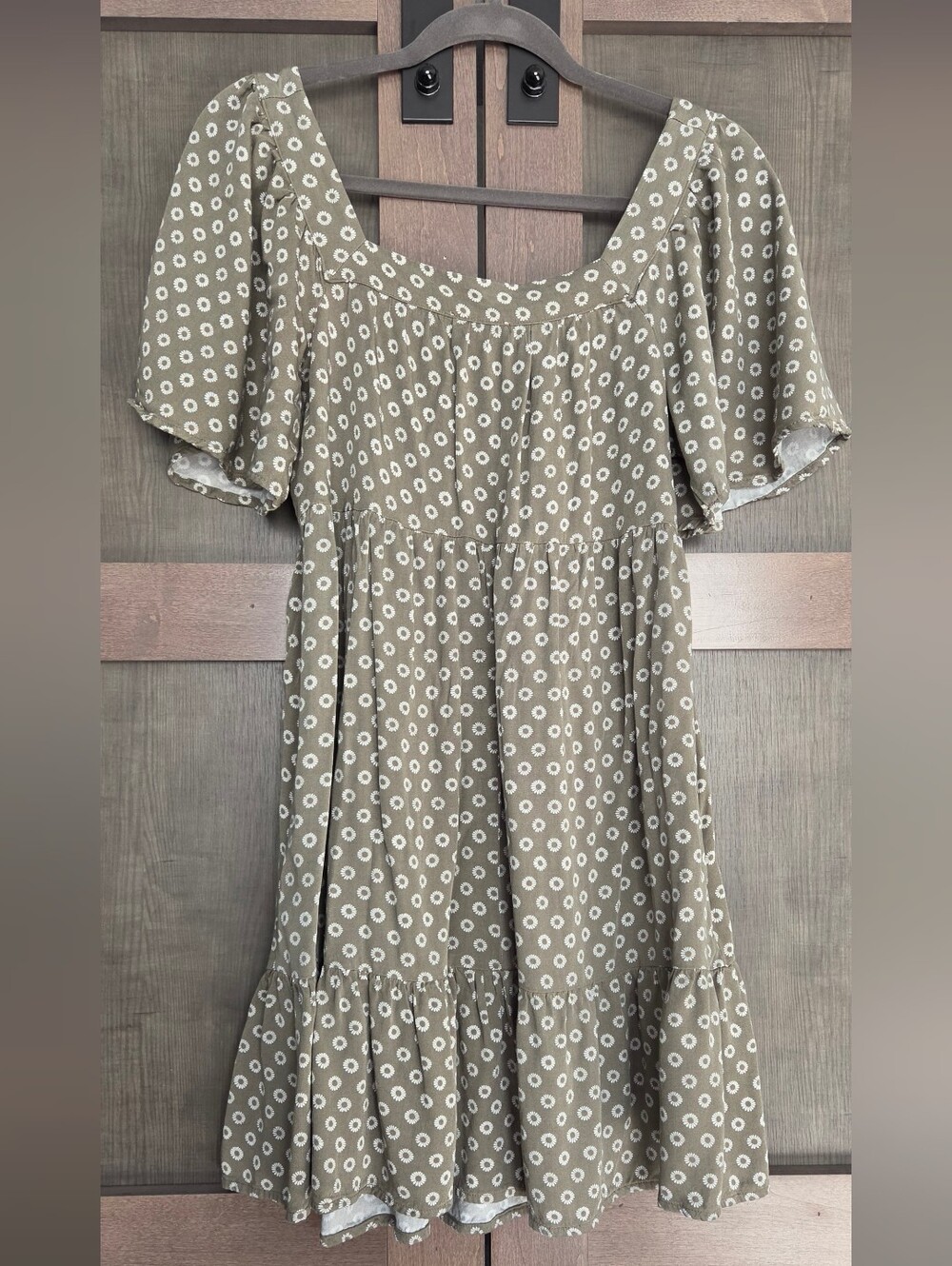 Maurices Floral Tiered Dress With Pockets โ Size M